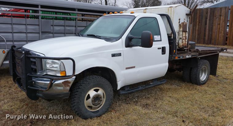 image for item DB0467 2004 Ford F350 Super Duty bale bed pickup truck