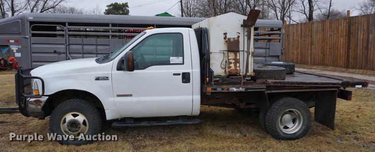 image for item DB0467 2004 Ford F350 Super Duty bale bed pickup truck