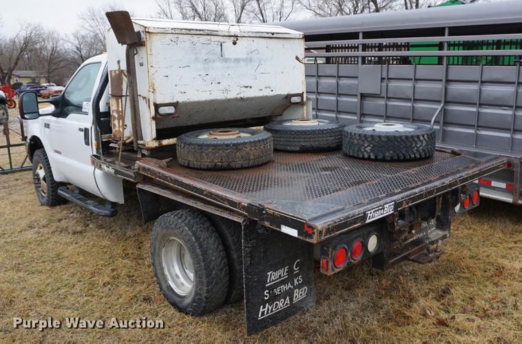 image for item DB0467 2004 Ford F350 Super Duty bale bed pickup truck