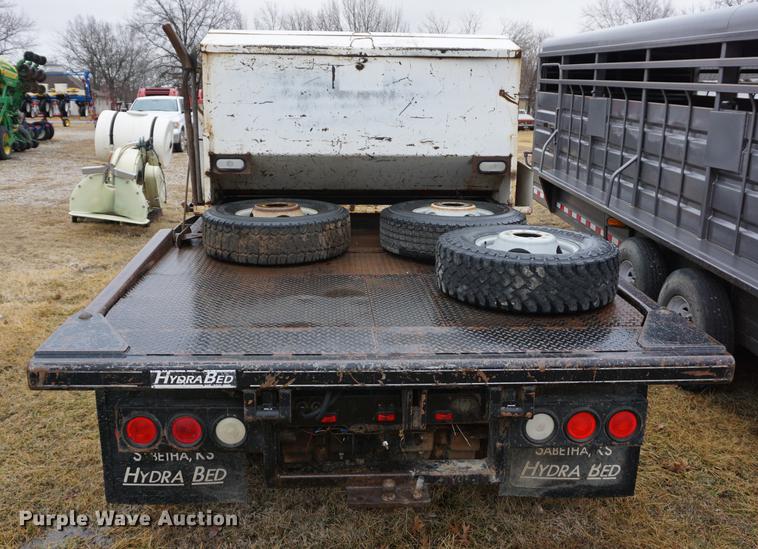 image for item DB0467 2004 Ford F350 Super Duty bale bed pickup truck