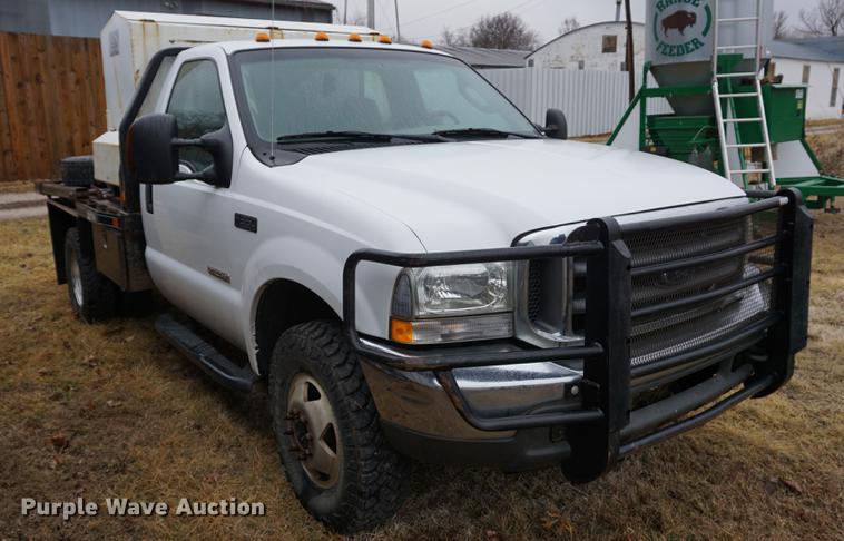 image for item DB0467 2004 Ford F350 Super Duty bale bed pickup truck