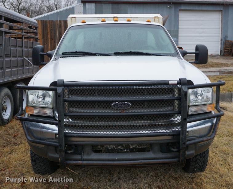 image for item DB0467 2004 Ford F350 Super Duty bale bed pickup truck
