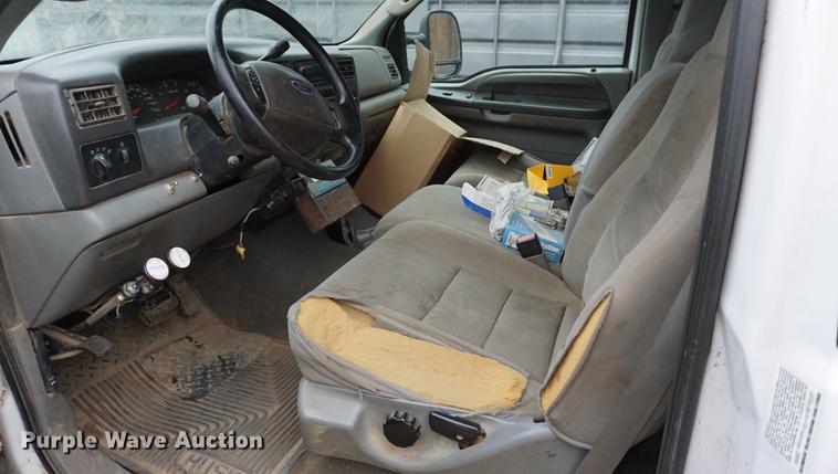 image for item DB0467 2004 Ford F350 Super Duty bale bed pickup truck