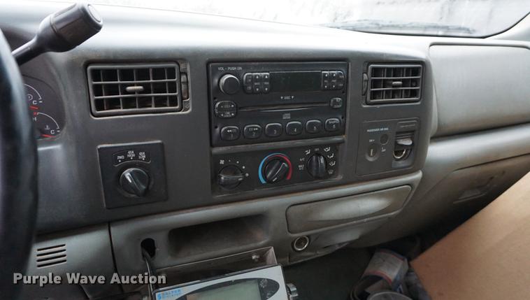 image for item DB0467 2004 Ford F350 Super Duty bale bed pickup truck