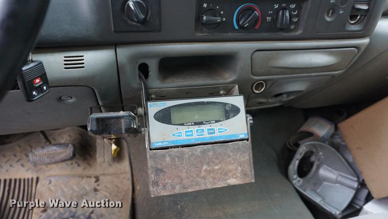 image for item DB0467 2004 Ford F350 Super Duty bale bed pickup truck