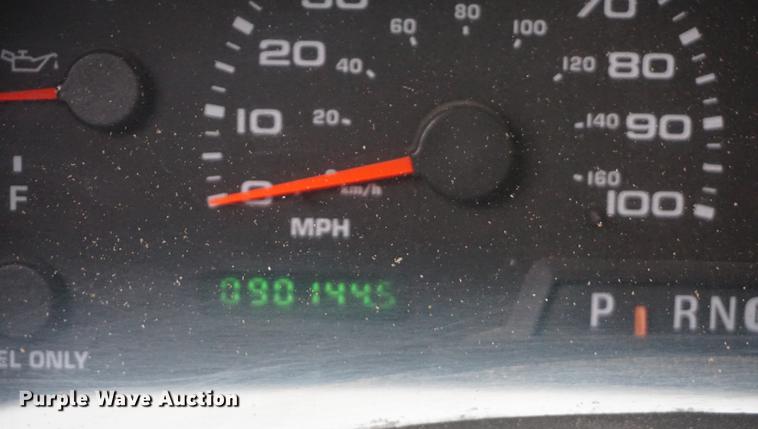 image for item DB0467 2004 Ford F350 Super Duty bale bed pickup truck