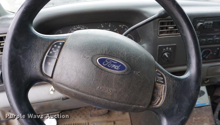 image for item DB0467 2004 Ford F350 Super Duty bale bed pickup truck