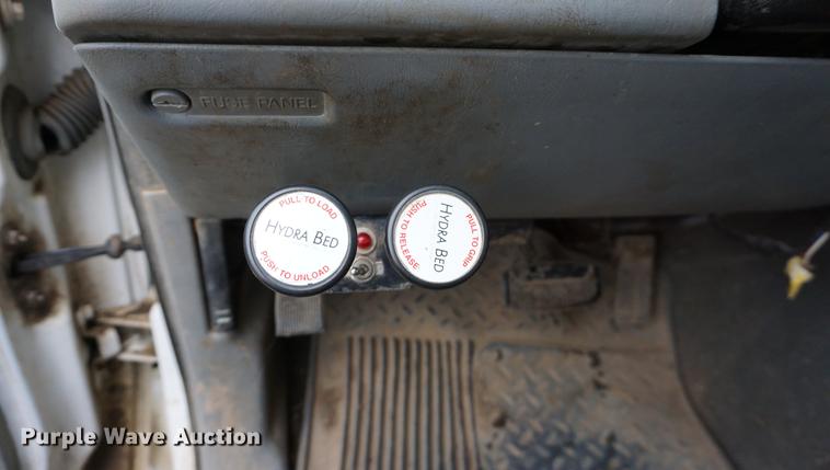 image for item DB0467 2004 Ford F350 Super Duty bale bed pickup truck