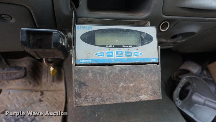 image for item DB0467 2004 Ford F350 Super Duty bale bed pickup truck