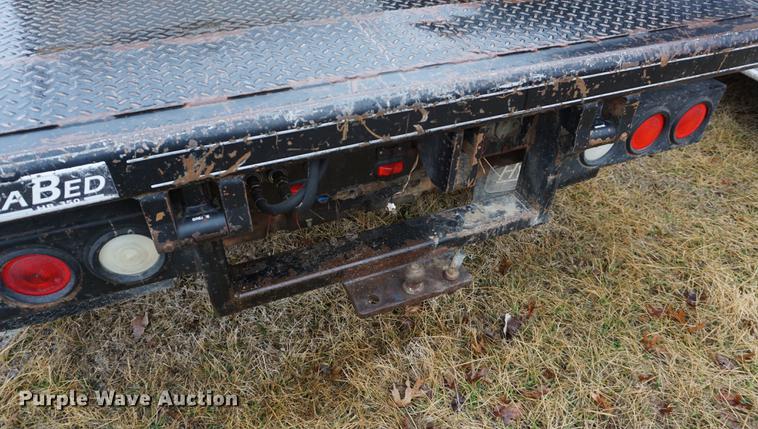 image for item DB0467 2004 Ford F350 Super Duty bale bed pickup truck