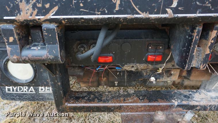 image for item DB0467 2004 Ford F350 Super Duty bale bed pickup truck