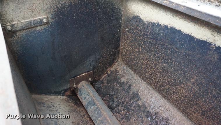 image for item DB0467 2004 Ford F350 Super Duty bale bed pickup truck