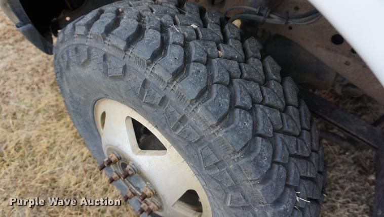 image for item DB0467 2004 Ford F350 Super Duty bale bed pickup truck