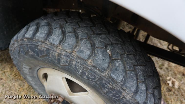 image for item DB0467 2004 Ford F350 Super Duty bale bed pickup truck