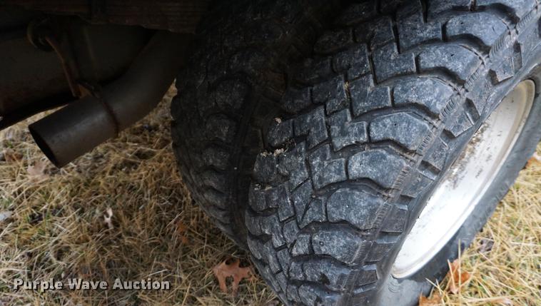 image for item DB0467 2004 Ford F350 Super Duty bale bed pickup truck