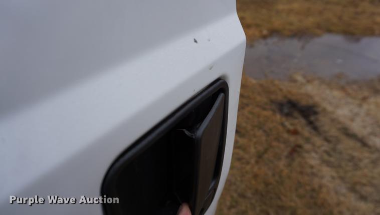 image for item DB0467 2004 Ford F350 Super Duty bale bed pickup truck