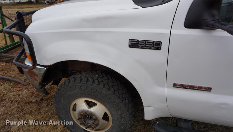 image for item DB0467 2004 Ford F350 Super Duty bale bed pickup truck