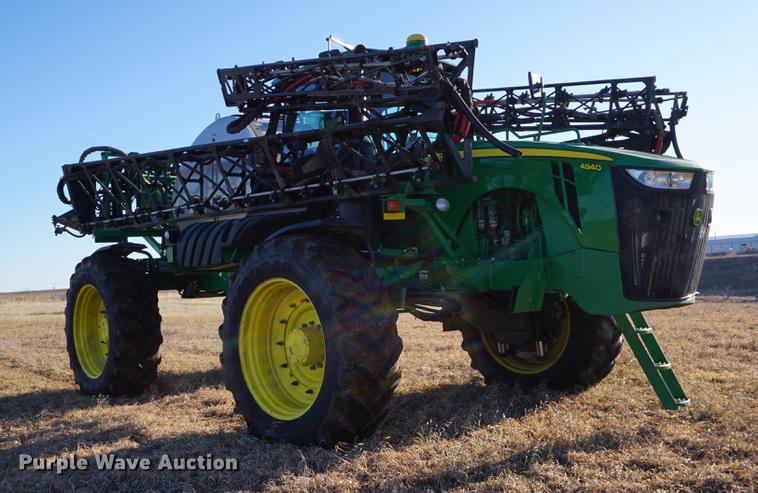 image for item DB0490 2012 John Deere 4940 self-propelled sprayer