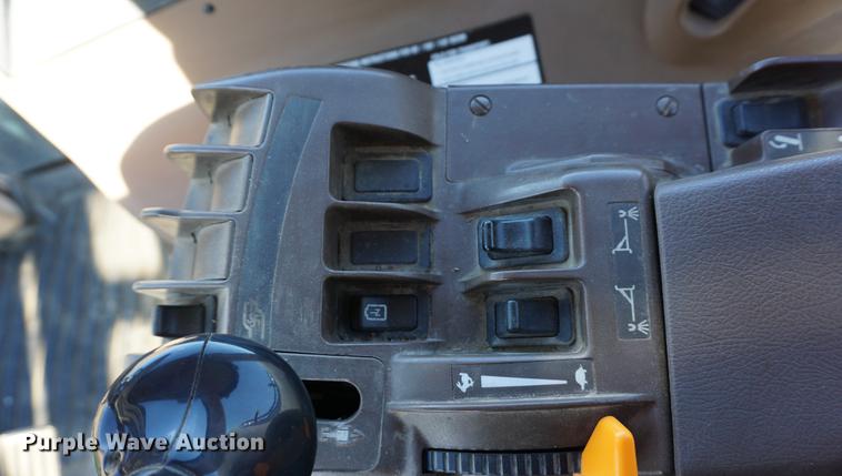 image for item DB0490 2012 John Deere 4940 self-propelled sprayer