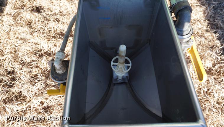 image for item DB0490 2012 John Deere 4940 self-propelled sprayer