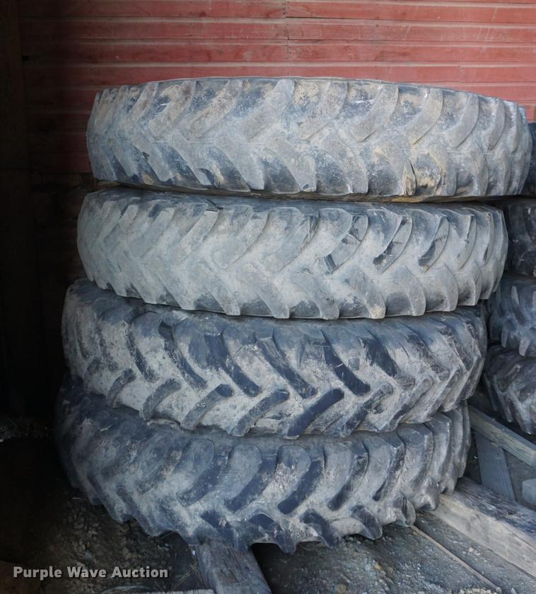 image for item DB0490 2012 John Deere 4940 self-propelled sprayer