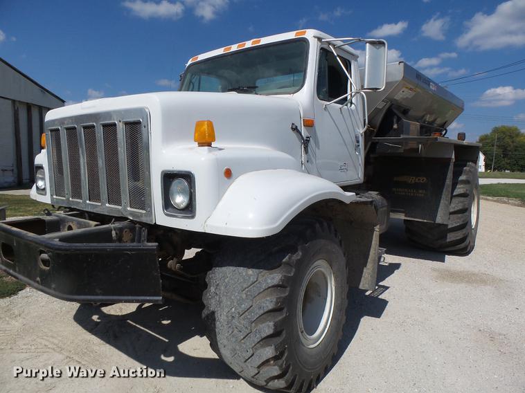 image for item DB1470 1996 International 2554 dry spreader applicator truck