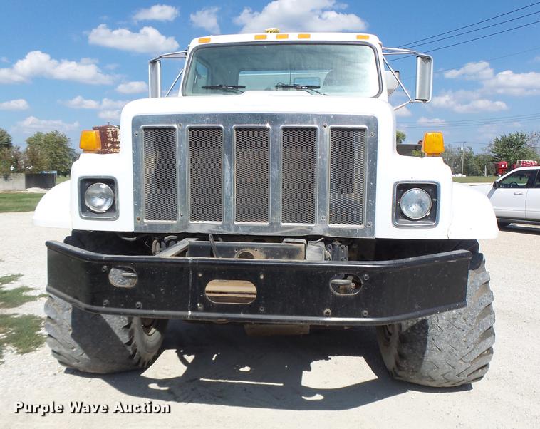 image for item DB1470 1996 International 2554 dry spreader applicator truck