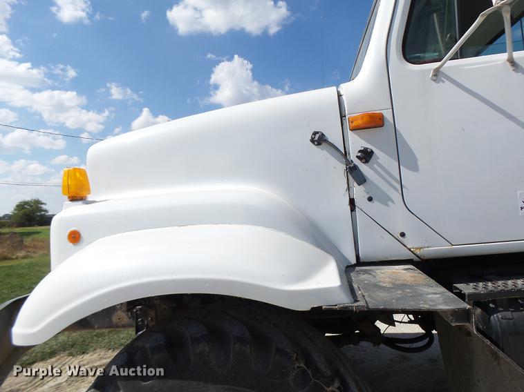 image for item DB1470 1996 International 2554 dry spreader applicator truck