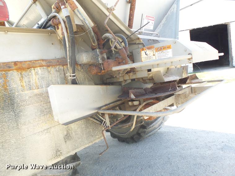 image for item DB1470 1996 International 2554 dry spreader applicator truck
