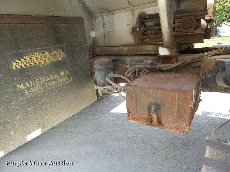 image for item DB1470 1996 International 2554 dry spreader applicator truck