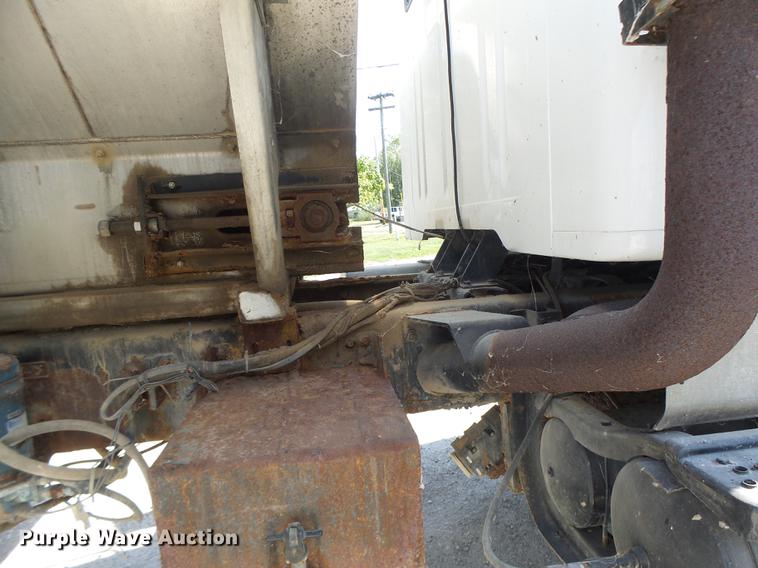 image for item DB1470 1996 International 2554 dry spreader applicator truck