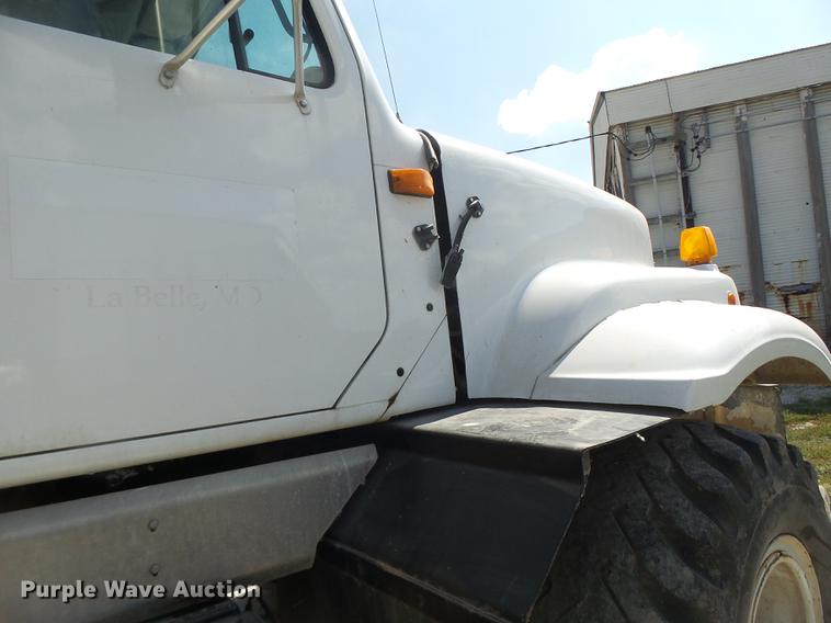 image for item DB1470 1996 International 2554 dry spreader applicator truck