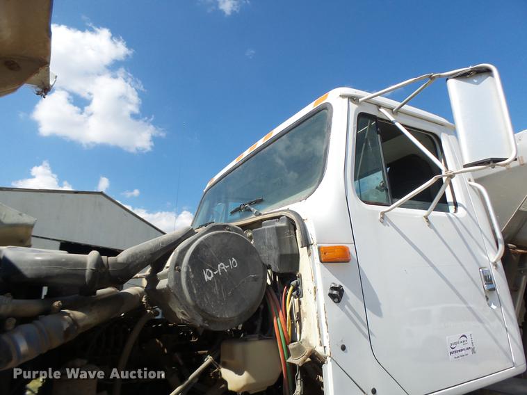 image for item DB1470 1996 International 2554 dry spreader applicator truck