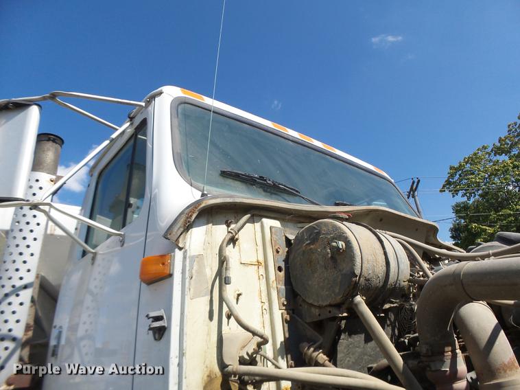 image for item DB1470 1996 International 2554 dry spreader applicator truck