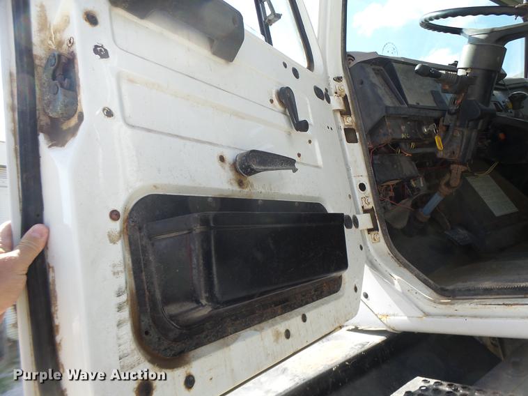 image for item DB1470 1996 International 2554 dry spreader applicator truck