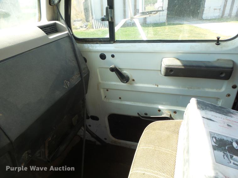 image for item DB1470 1996 International 2554 dry spreader applicator truck