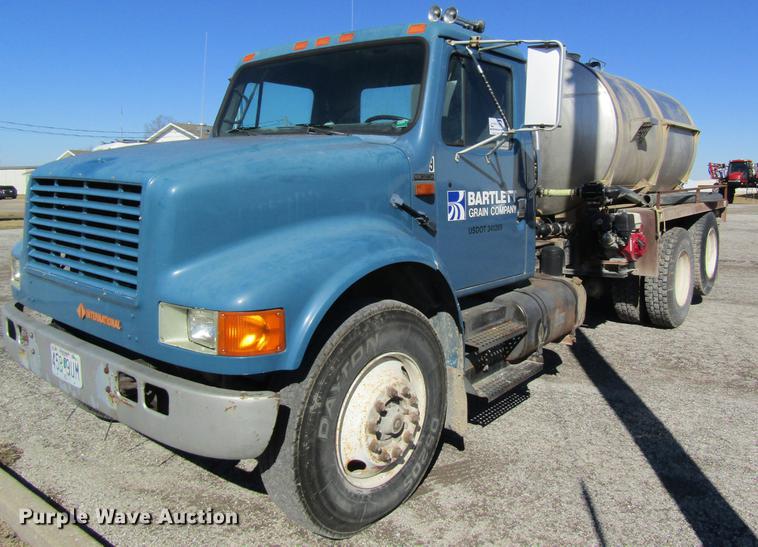image for item DB5960 1991 International 4900 nurse tank truck