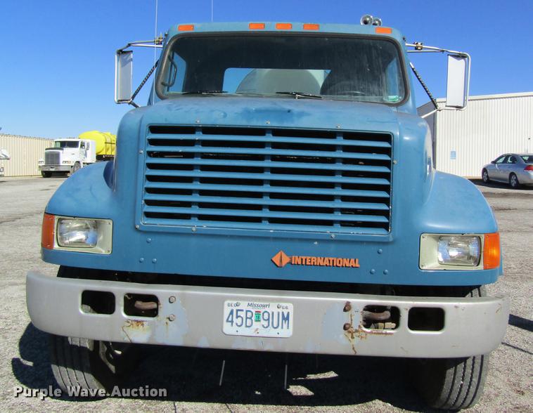 image for item DB5960 1991 International 4900 nurse tank truck