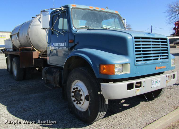 image for item DB5960 1991 International 4900 nurse tank truck
