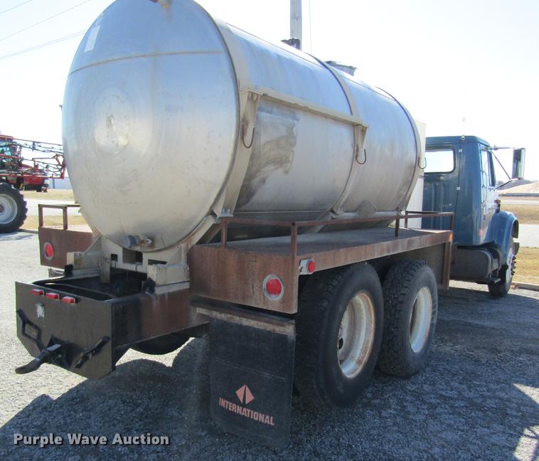 image for item DB5960 1991 International 4900 nurse tank truck