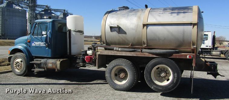 image for item DB5960 1991 International 4900 nurse tank truck