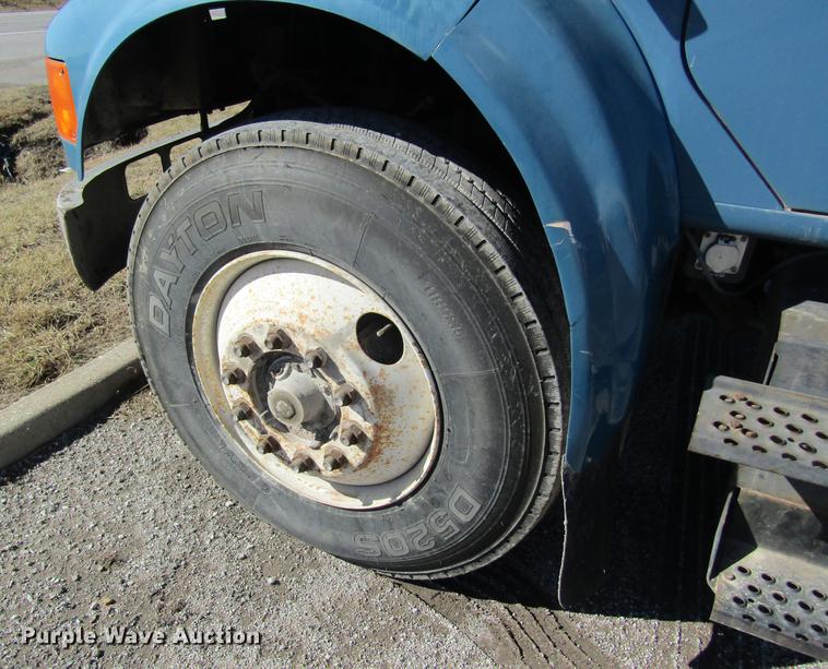 image for item DB5960 1991 International 4900 nurse tank truck