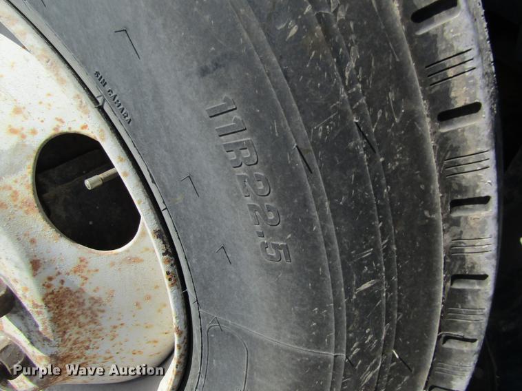 image for item DB5960 1991 International 4900 nurse tank truck