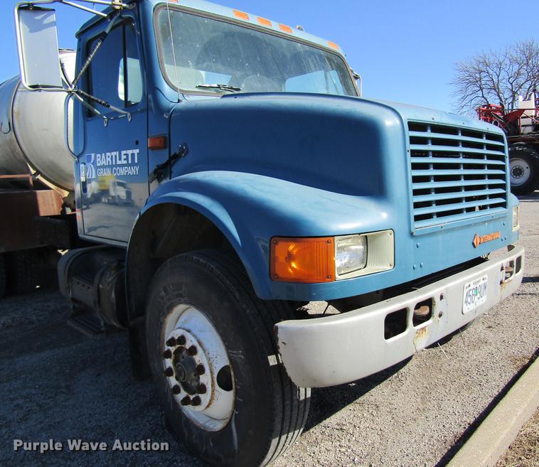 image for item DB5960 1991 International 4900 nurse tank truck