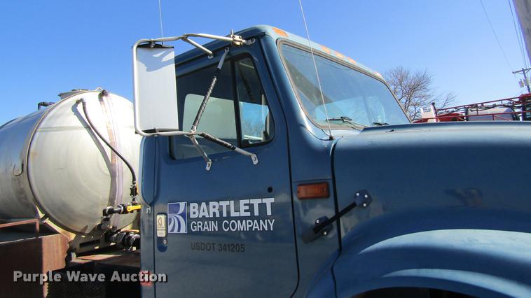 image for item DB5960 1991 International 4900 nurse tank truck