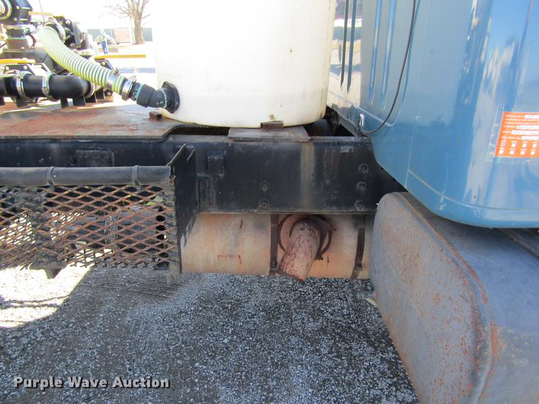 image for item DB5960 1991 International 4900 nurse tank truck