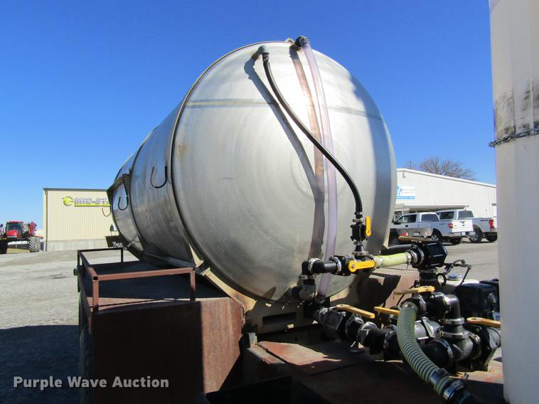 image for item DB5960 1991 International 4900 nurse tank truck