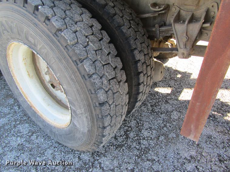 image for item DB5960 1991 International 4900 nurse tank truck