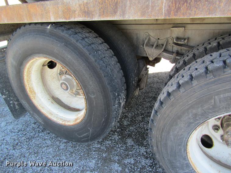 image for item DB5960 1991 International 4900 nurse tank truck