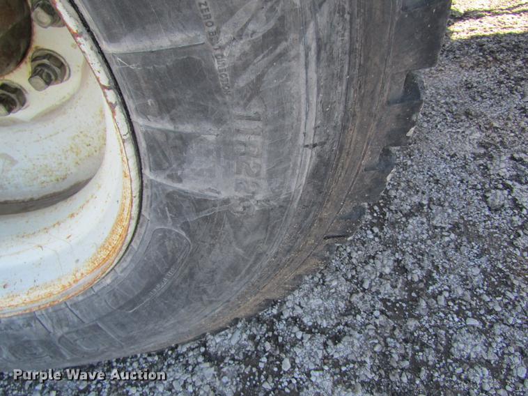 image for item DB5960 1991 International 4900 nurse tank truck